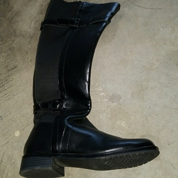 Boots - Picture 6 of 8